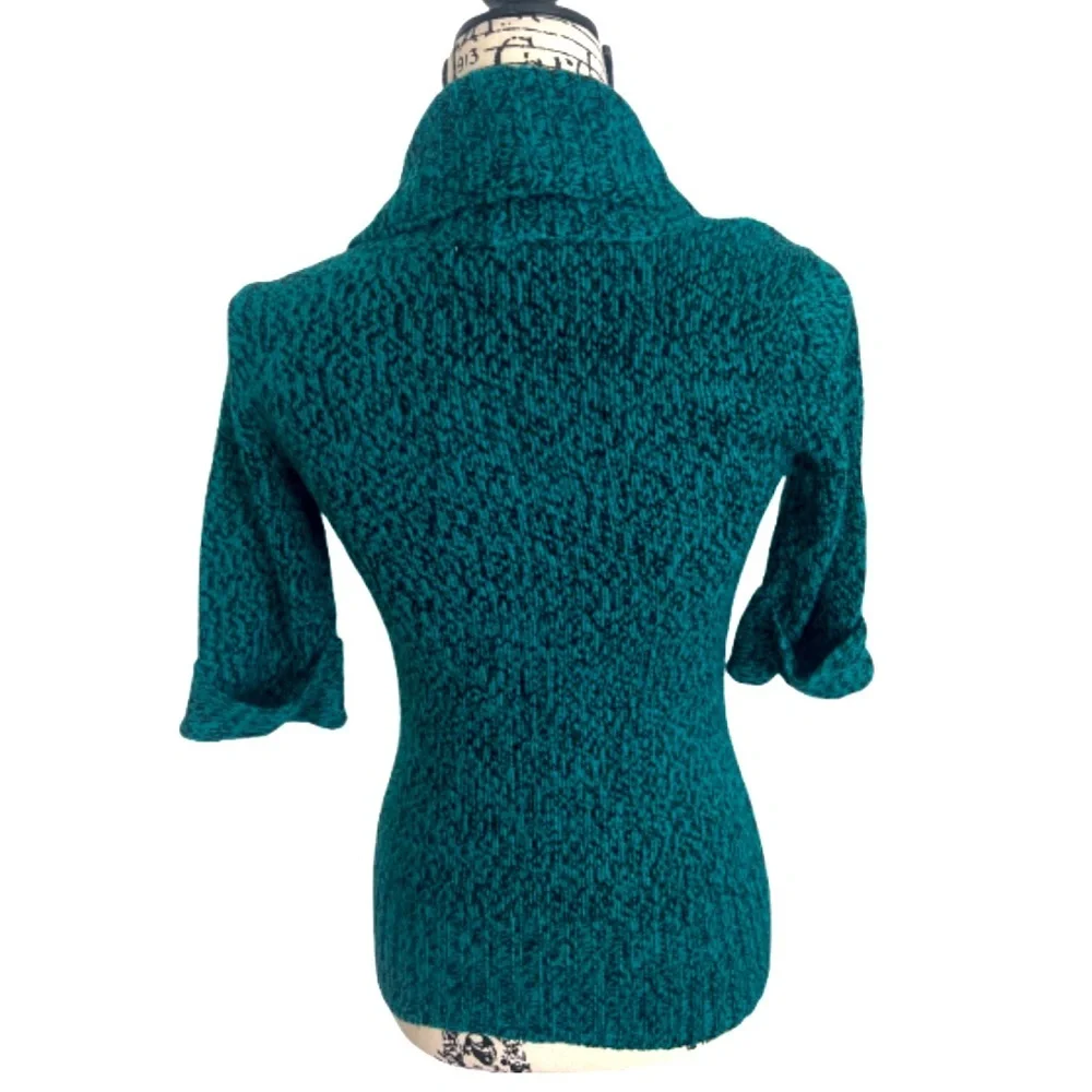 Arizona Jean Company Sweater  3/4 sleeves Green V neck knit  Neck Stretch small‎